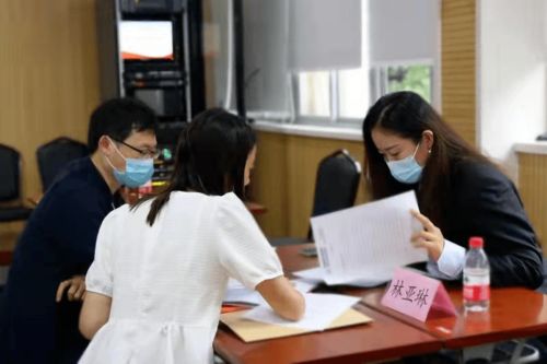 律师面对面 公益法律咨询活动点亮民众法治明灯