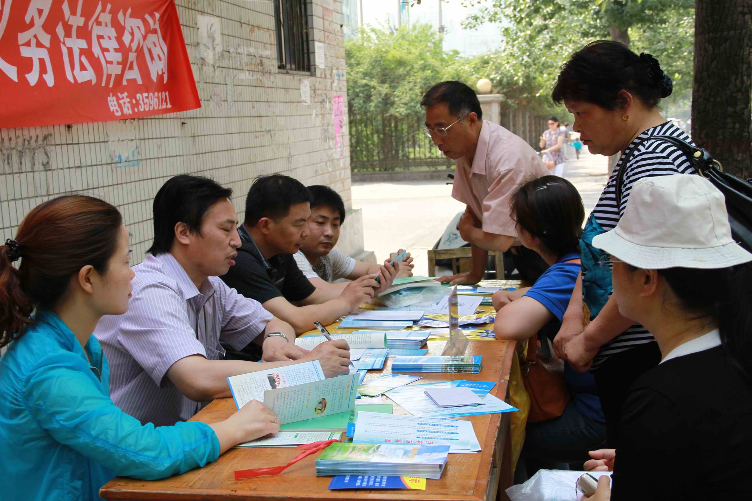 法律进社区 服务暖人心——我市开展社区法律咨询活动获居民点赞